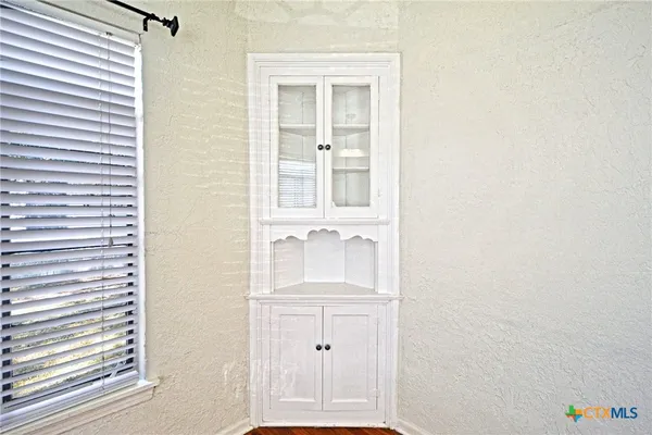 $2,200 | 268 East Mill Street, New Braunfels, TX 78130