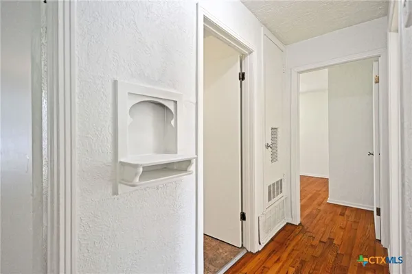 $2,200 | 268 East Mill Street, New Braunfels, TX 78130