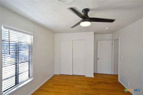 $2,200 | 268 East Mill Street, New Braunfels, TX 78130