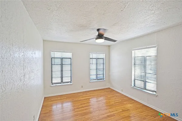 $2,200 | 268 East Mill Street, New Braunfels, TX 78130