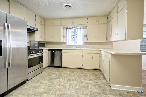 $2,200 | 268 East Mill Street, New Braunfels, TX 78130