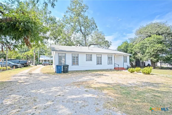 $2,200 | 268 East Mill Street, New Braunfels, TX 78130