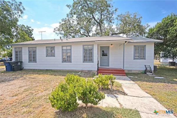 $2,200 | 268 East Mill Street, New Braunfels, TX 78130