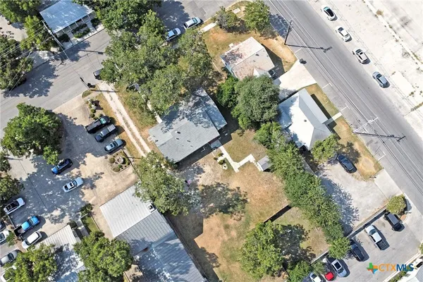 $2,200 | 268 East Mill Street, New Braunfels, TX 78130