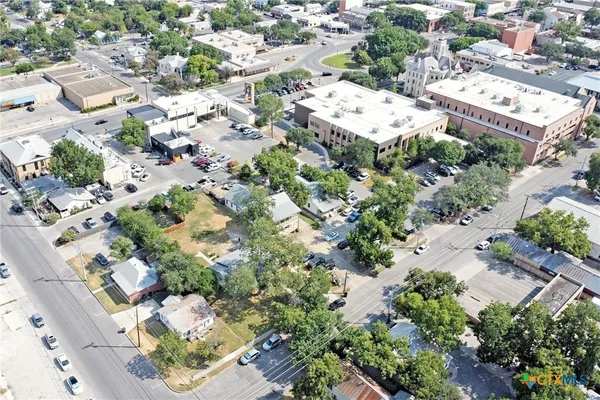 $2,200 | 268 East Mill Street, New Braunfels, TX 78130