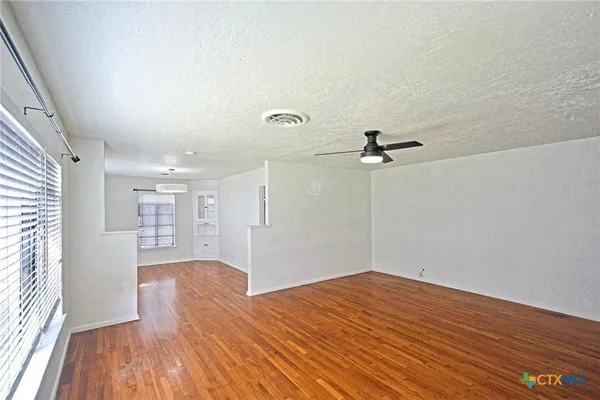 $2,200 | 268 East Mill Street, New Braunfels, TX 78130