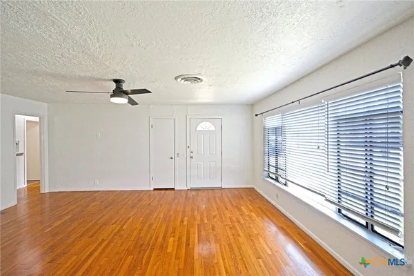 $2,200 | 268 East Mill Street, New Braunfels, TX 78130