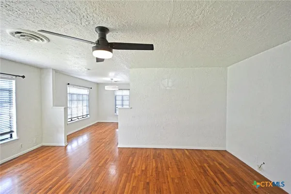 $2,200 | 268 East Mill Street, New Braunfels, TX 78130