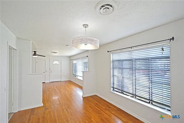 $2,200 | 268 East Mill Street, New Braunfels, TX 78130