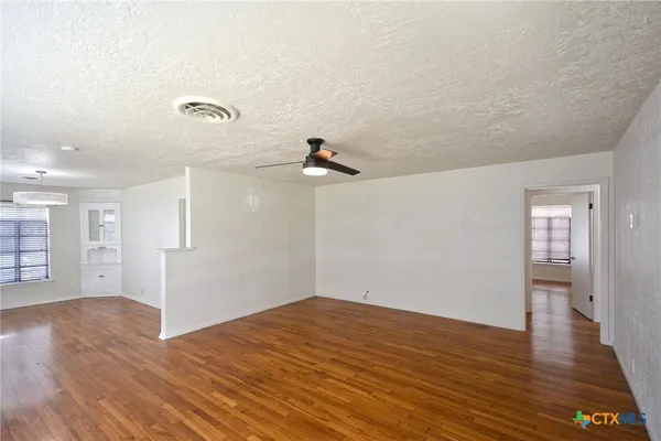 $2,200 | 268 East Mill Street, New Braunfels, TX 78130