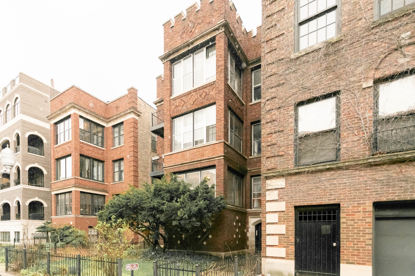 555 West Roscoe Street, Unit 2 Chicago, IL 60657 - Photo 1 of 18