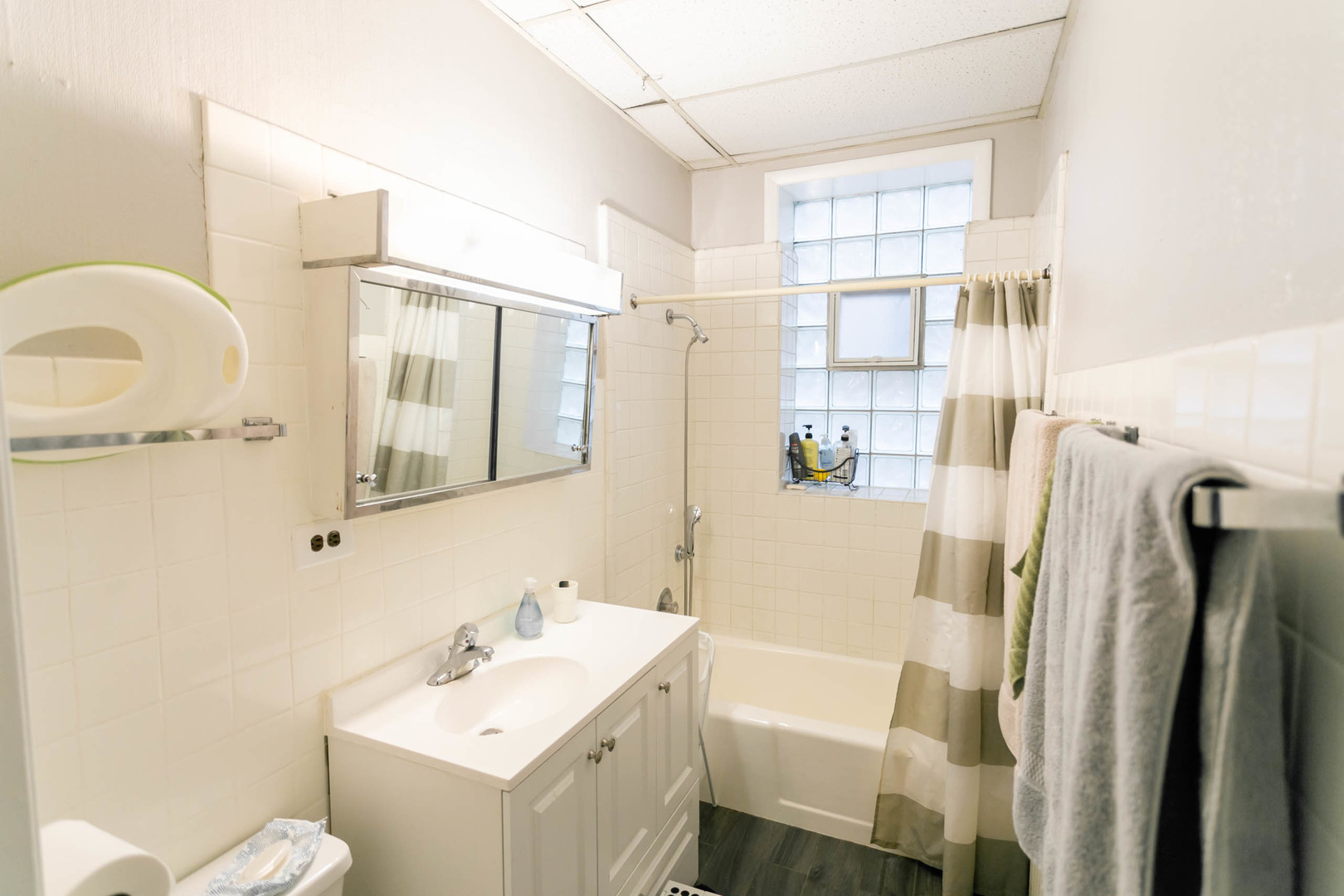 555 West Roscoe Street, Unit 2 Chicago, IL 60657 - Photo 13 of 18