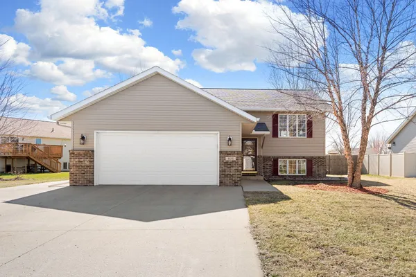 $359,500 | 604 St Andrews Drive, Mankato, MN 56001