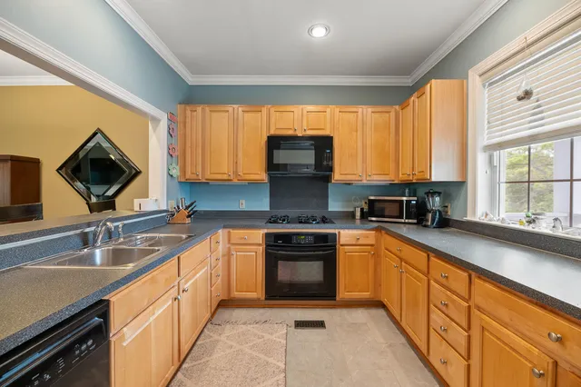 $525,000 | 5276 7th Green Drive, Hollywood, SC 29449