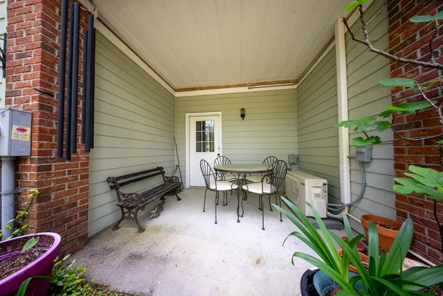 $525,000 | 5276 7th Green Drive, Hollywood, SC 29449