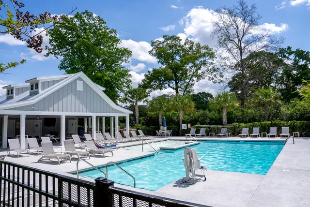 $525,000 | 5276 7th Green Drive, Hollywood, SC 29449