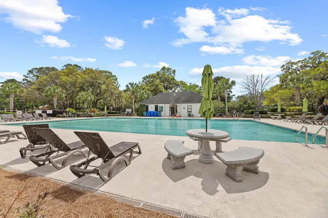 $525,000 | 5276 7th Green Drive, Hollywood, SC 29449