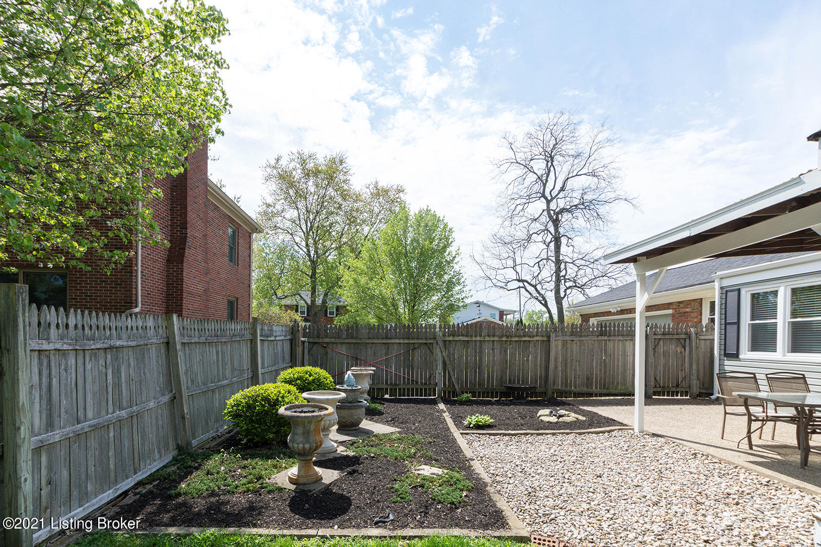 315 Moser Road Louisville, KY 40243 - Photo 21 of 39 Yard is fully fenced and nicely landscaped