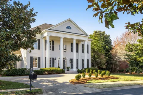 $3,999,000 | 5042 Hill Pl Drive, Nashville, TN 37205
