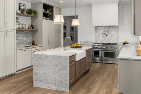 $3,999,000 | 5042 Hill Pl Drive, Nashville, TN 37205