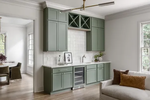 a en suite bathroom with a double vanity sink and a mirror