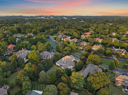 $3,999,000 | 5042 Hill Pl Drive, Nashville, TN 37205