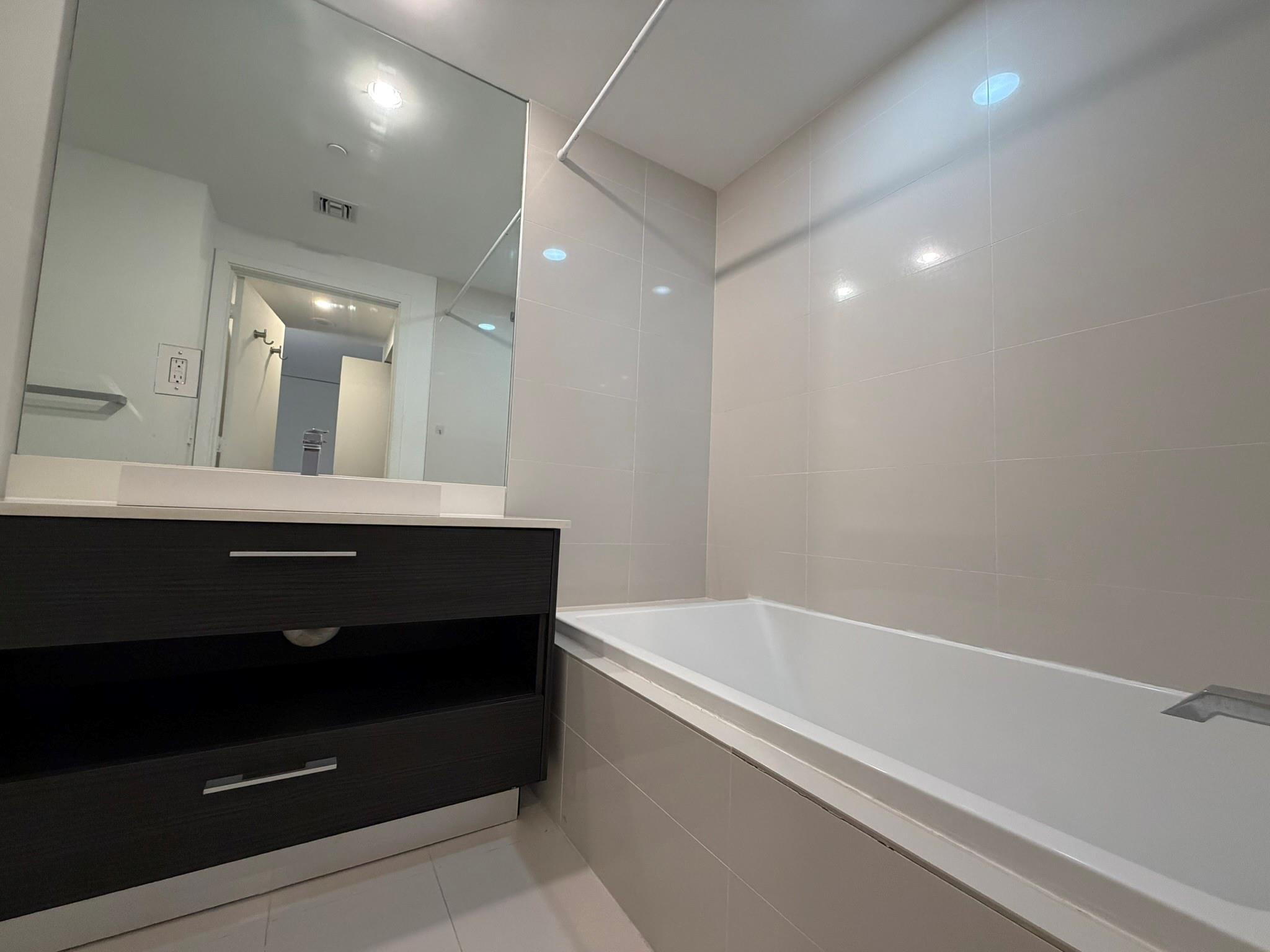 45 Southwest 9th Street, Unit 3110 Miami, FL 33130 - Photo 18 of 19 a bathroom with a bathtub and a sink