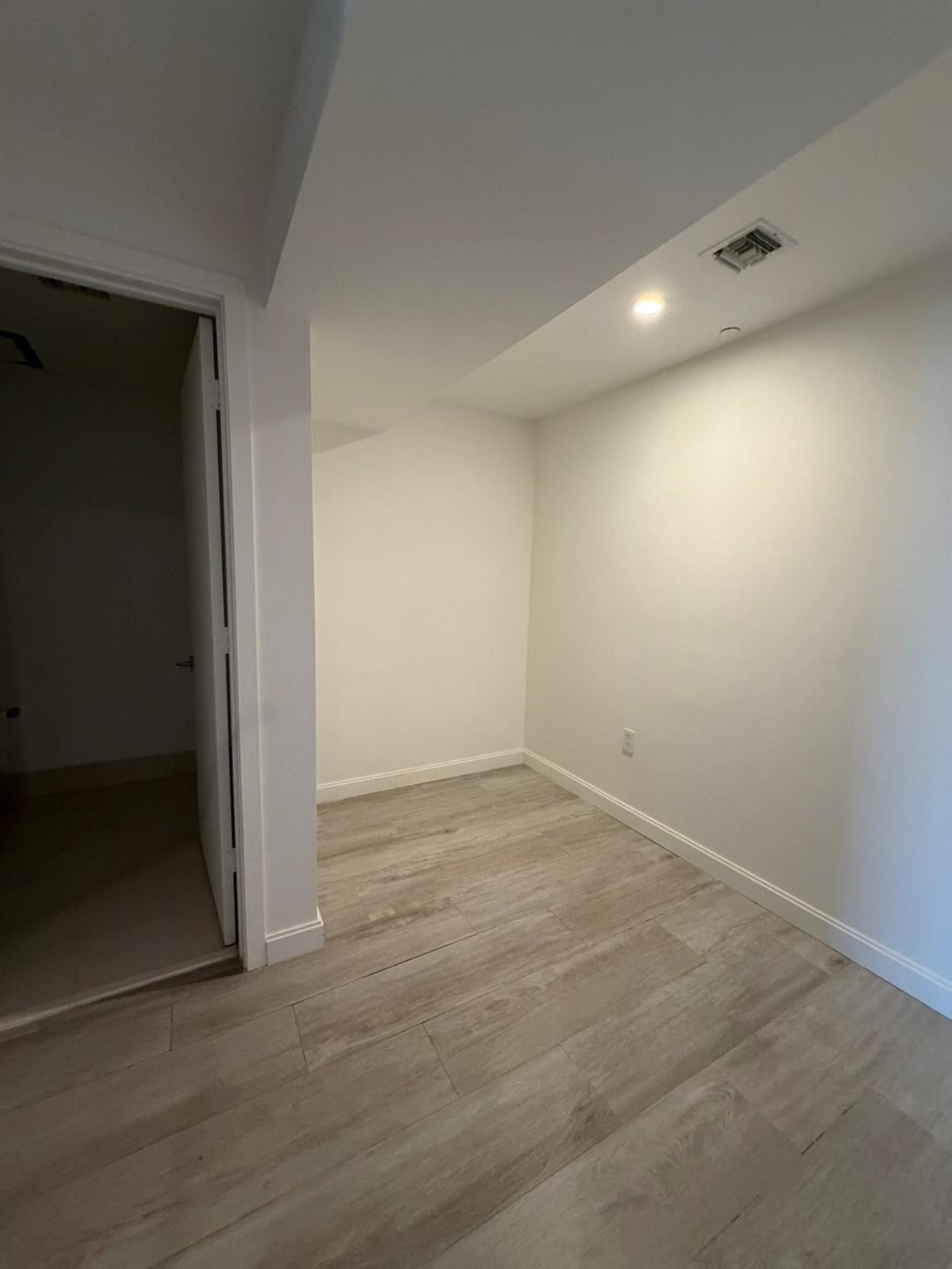 45 Southwest 9th Street, Unit 3110 Miami, FL 33130 - Photo 9 of 19 an empty room with wooden floor and door