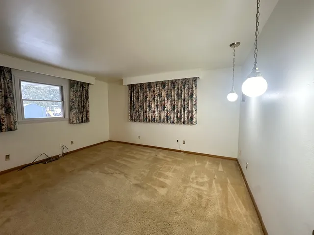 $199,999 | 2408 16th Avenue, Sterling, IL 61081