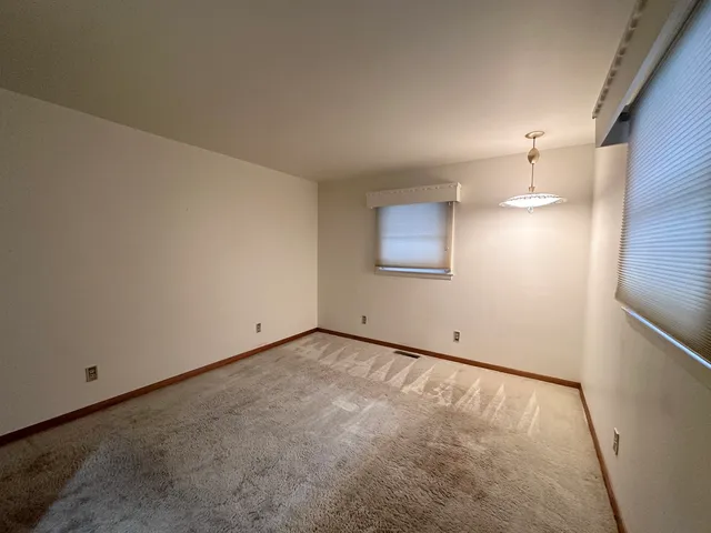 $199,999 | 2408 16th Avenue, Sterling, IL 61081