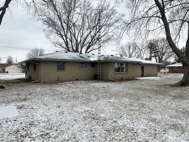 $199,999 | 2408 16th Avenue, Sterling, IL 61081