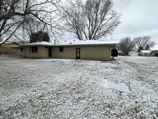 $199,999 | 2408 16th Avenue, Sterling, IL 61081