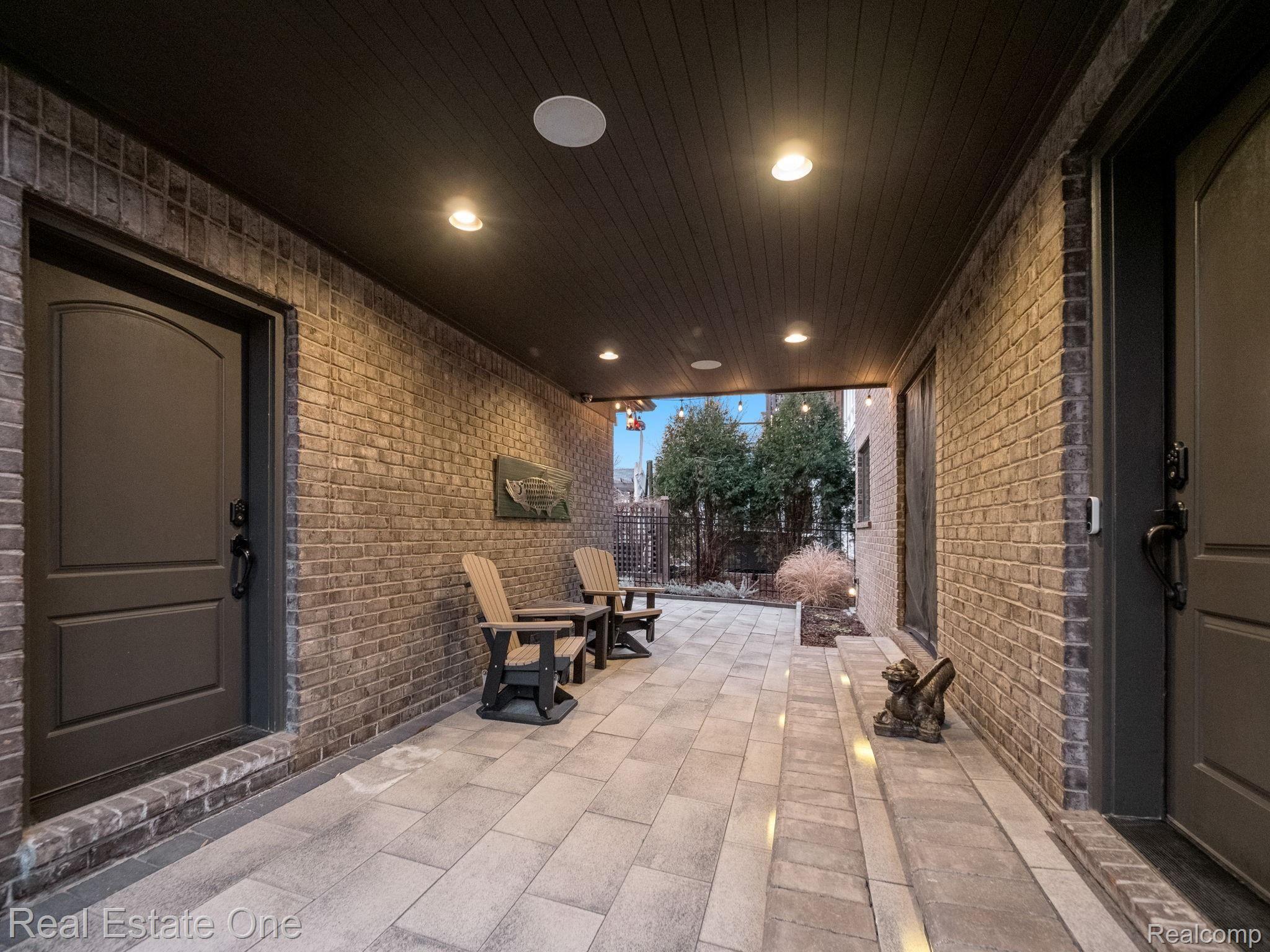 303 Wilcox Street Rochester, MI 48307 - Photo 8 of 55 8.jpg