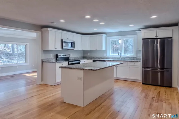 $575,000 | 64 Somerset Lane, Somers, CT 06071