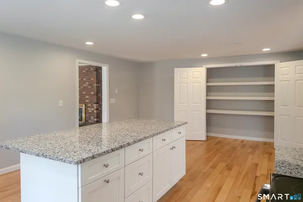 $575,000 | 64 Somerset Lane, Somers, CT 06071