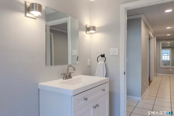 $575,000 | 64 Somerset Lane, Somers, CT 06071