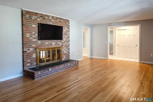 $575,000 | 64 Somerset Lane, Somers, CT 06071