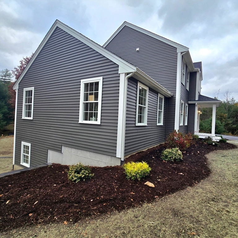 37 Tarkiln Road Kingston, MA 02364 - Photo 37 of 42 a front view of a house with garden