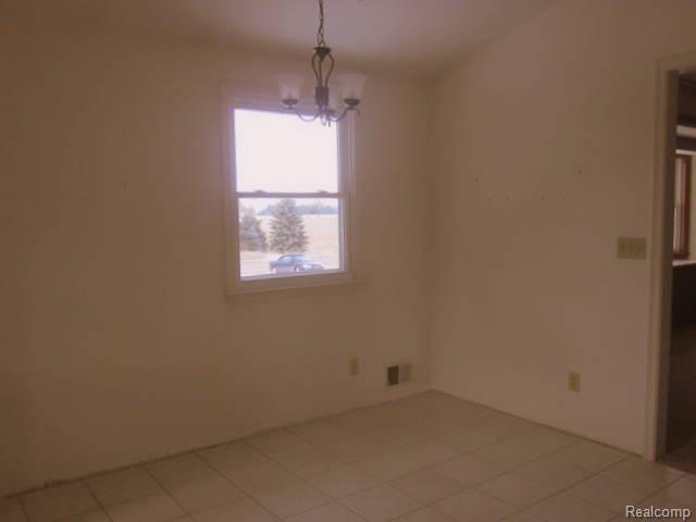 6327 Hayner Road Fowlerville, MI 48836 - Photo 5 of 19 5 Eating Nook.JPG