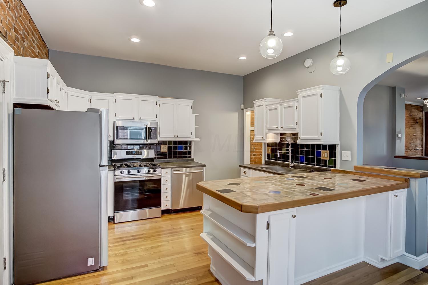 1307 Bryden Road Columbus, OH 43205 - Photo 10 of 31