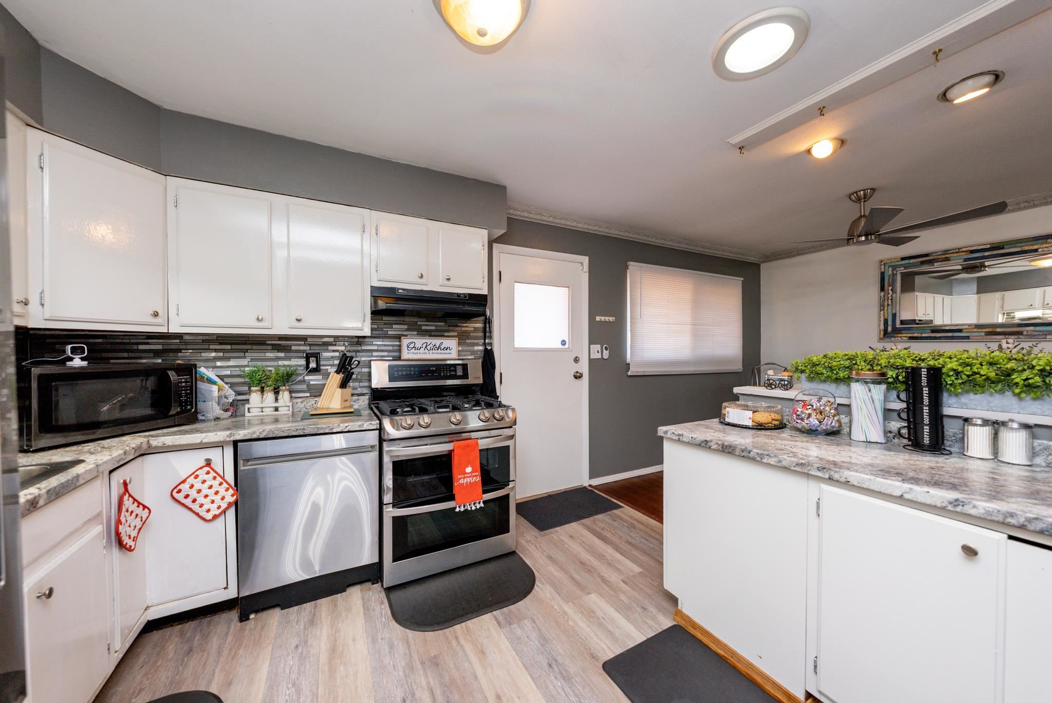 6018 North Hamilton Road Peoria, IL 61614 - Photo 8 of 40 Gallery Image 8