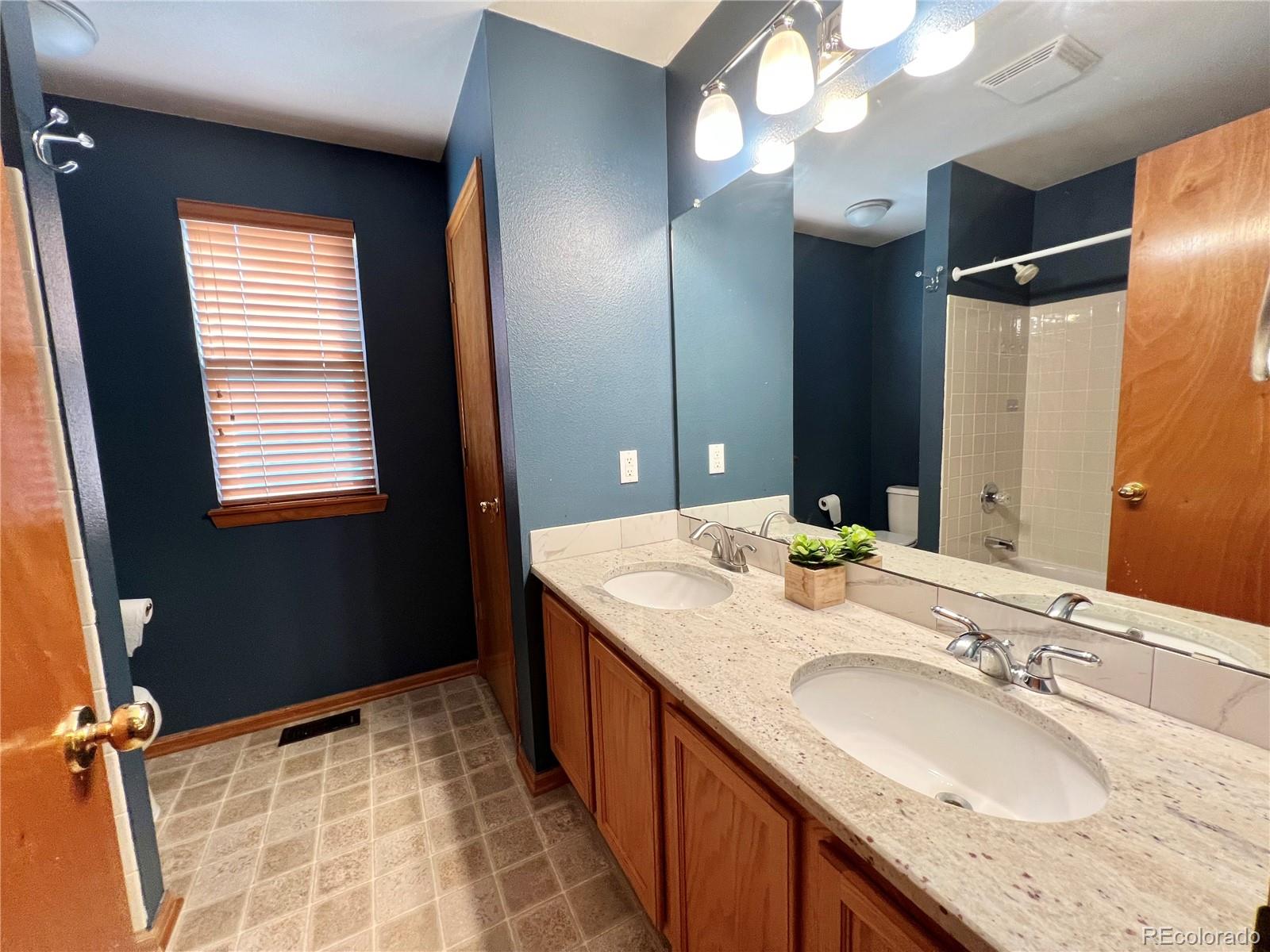 876 Timbervale Trail Highlands Ranch, CO 80129 - Photo 16 of 19
