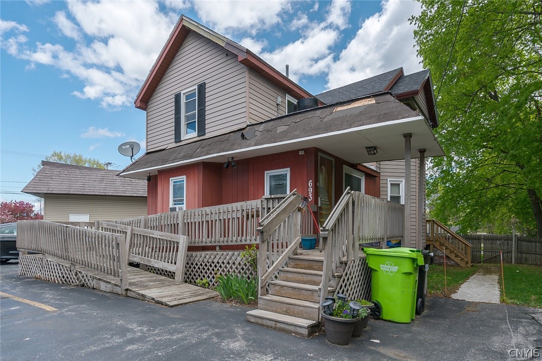 3 Unit in highly desirable North Syracuse, include