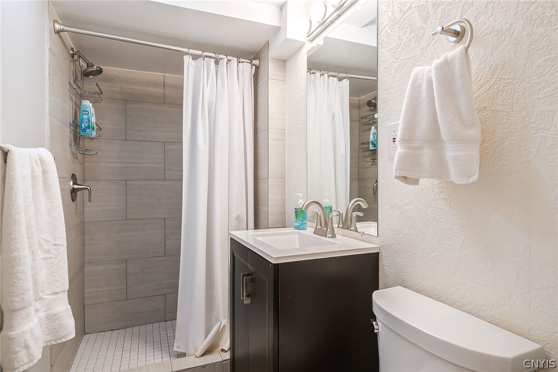 693 South Bay Road Cicero, NY 13212 - Photo 6 of 44 Gorgeous updated Bath