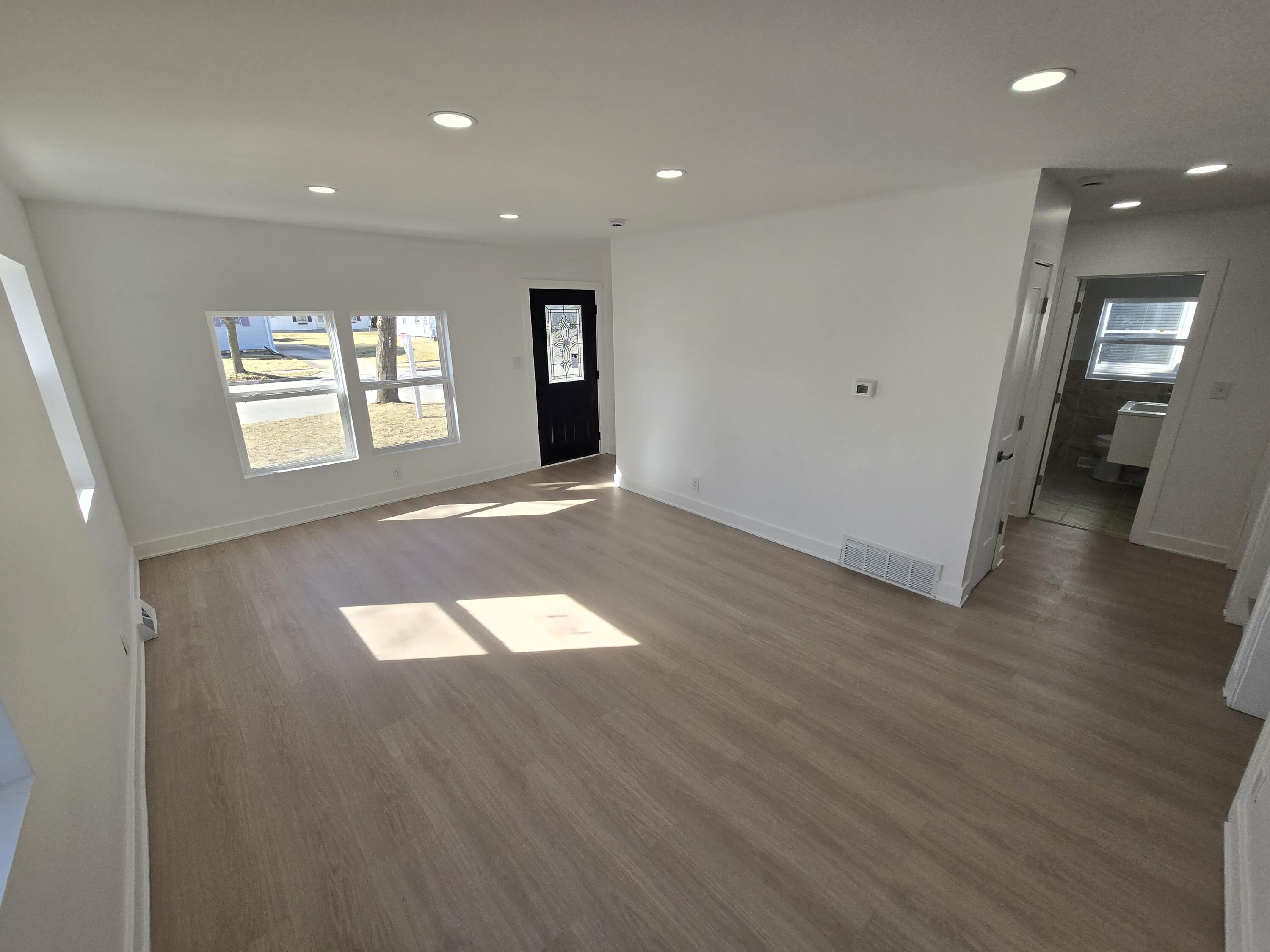 4578 North 127th Street Butler, WI 53007 - Photo 11 of 37 Living room