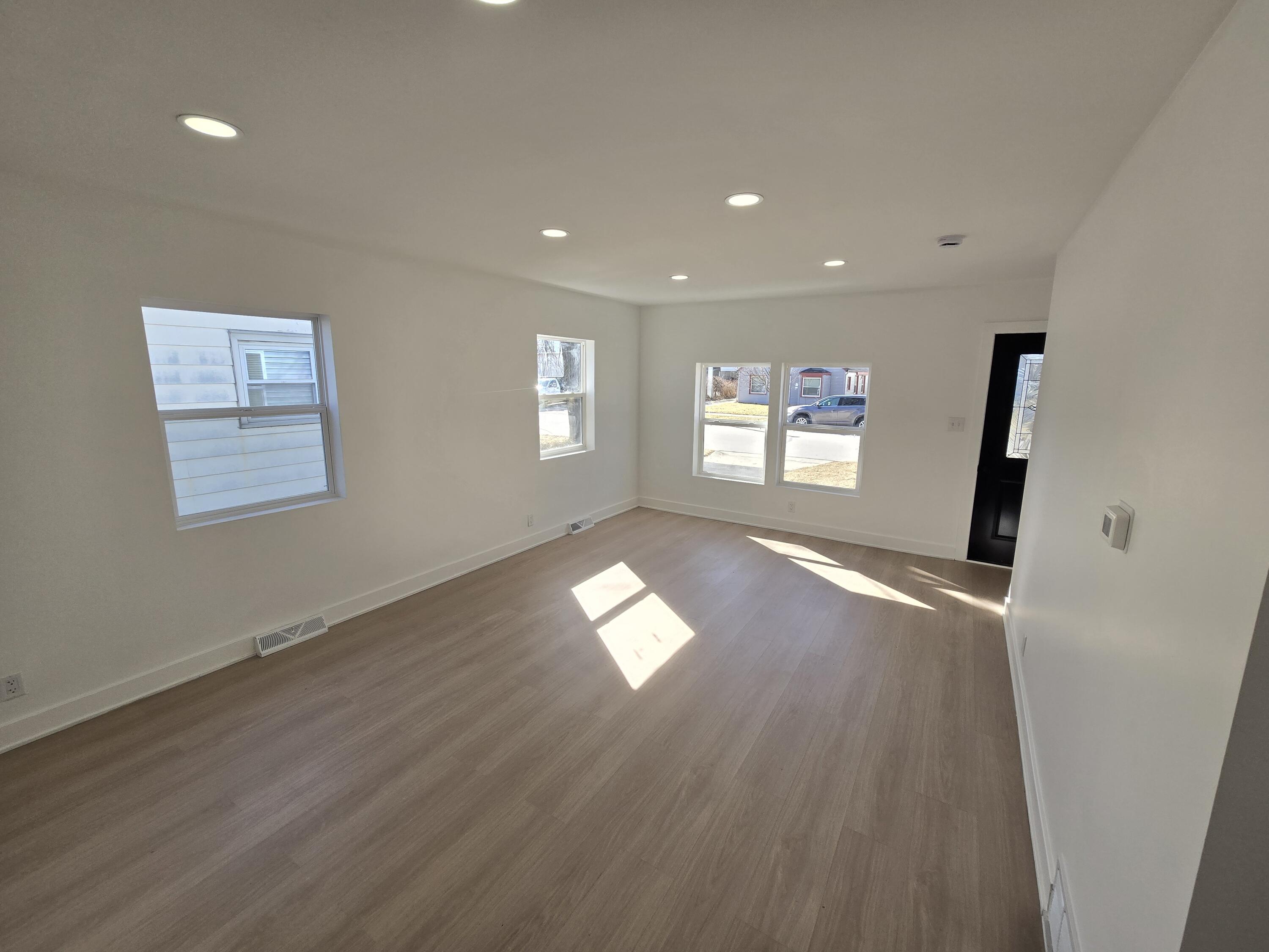 4578 North 127th Street Butler, WI 53007 - Photo 10 of 37 Living room