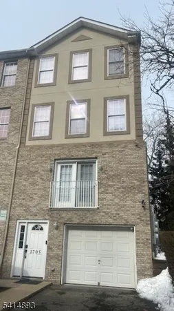 $3,950 | 17 Zabriskie Street, Hackensack, NJ 07601