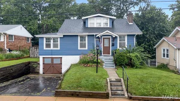 $325,000 | 907 North Woodlawn Avenue, Kirkwood, MO 63122