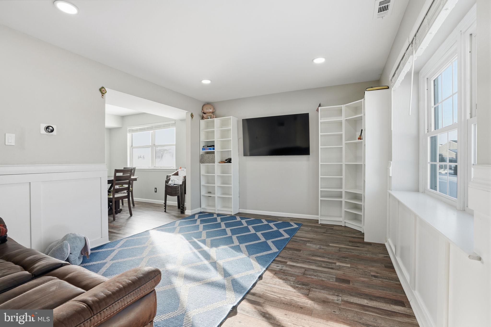 2524 Valley View Road Bensalem, PA 19020 - Photo 3 of 23