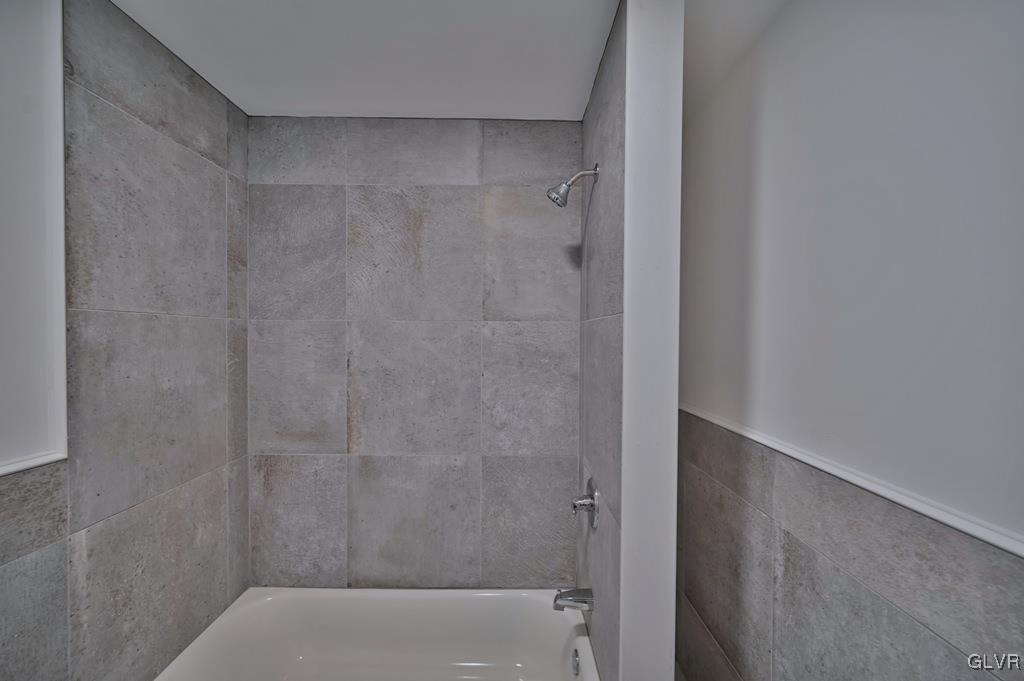 139 Winter Hill Road Effort, PA 18330 - Photo 34 of 50 a bathroom with a shower
